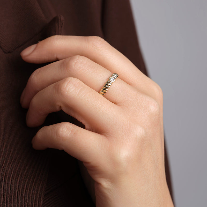 Arianna - 9ct Yellow Gold Lab Grown Diamond Bezel Set Solitaire Band Ring - image 3
