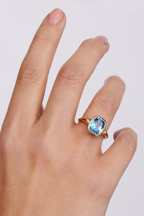 9ct Yellow Gold Swiss Blue Topaz & Diamond Ring