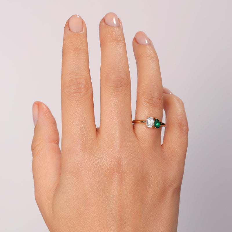 Harmony | 9ct Yellow Gold 0.75ct tw Lab Grown Diamond and Created Emerald Toi et Moi Ring